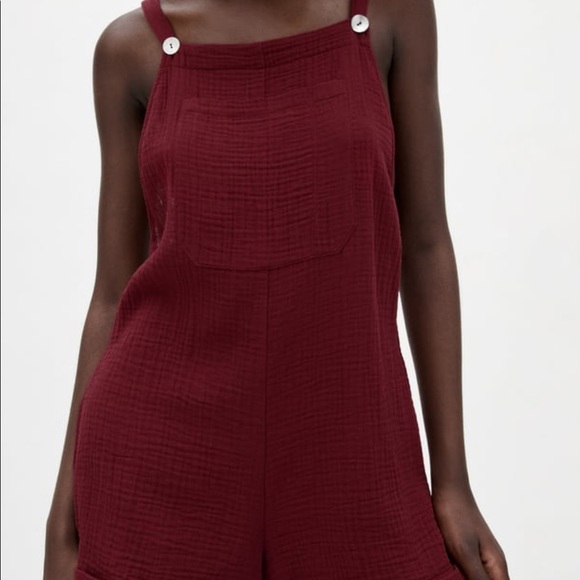 Zara NWT XS burgundy textured short overalls. Button wide straps. - Picture 6 of 8